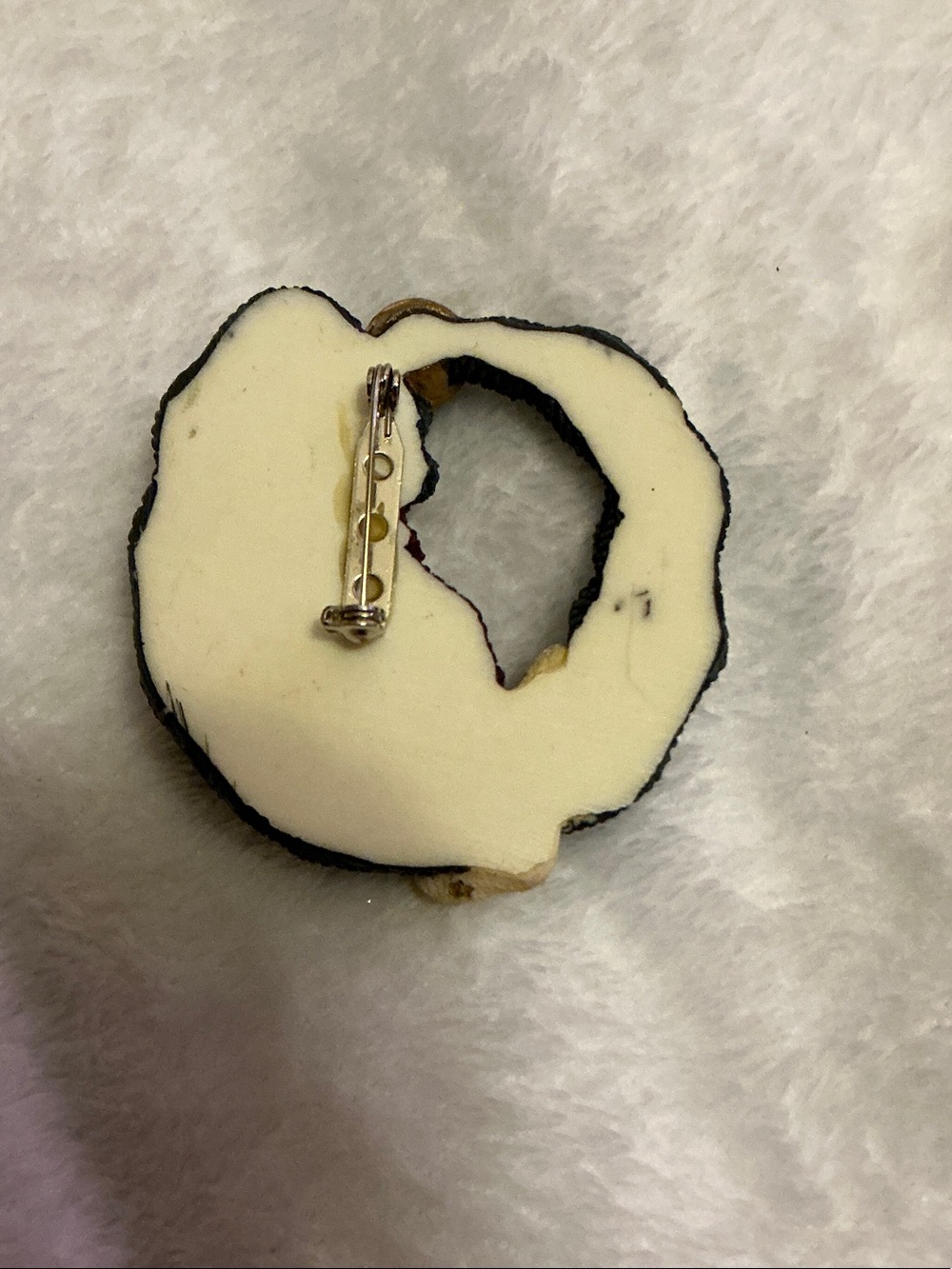 Brooch Holiday Snowman Wreath- Red and Cream - Picture 2 of 3